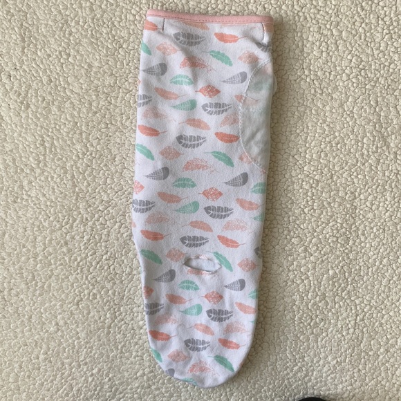SwaddleMe Velcro Baby Swaddle (White/Pink/Gray/Mint) - Picture 4 of 15